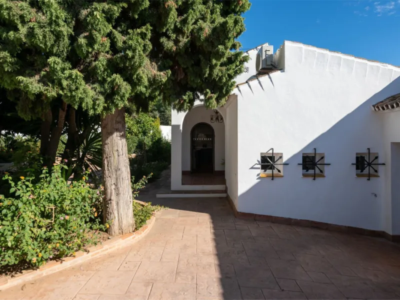 Cosy and authentic villa for sale!