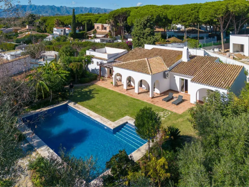 Cosy and authentic villa for sale!