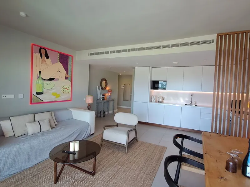 Stunning 2-bedroom apartment with beautiful sea and golf views over Calanova Golf