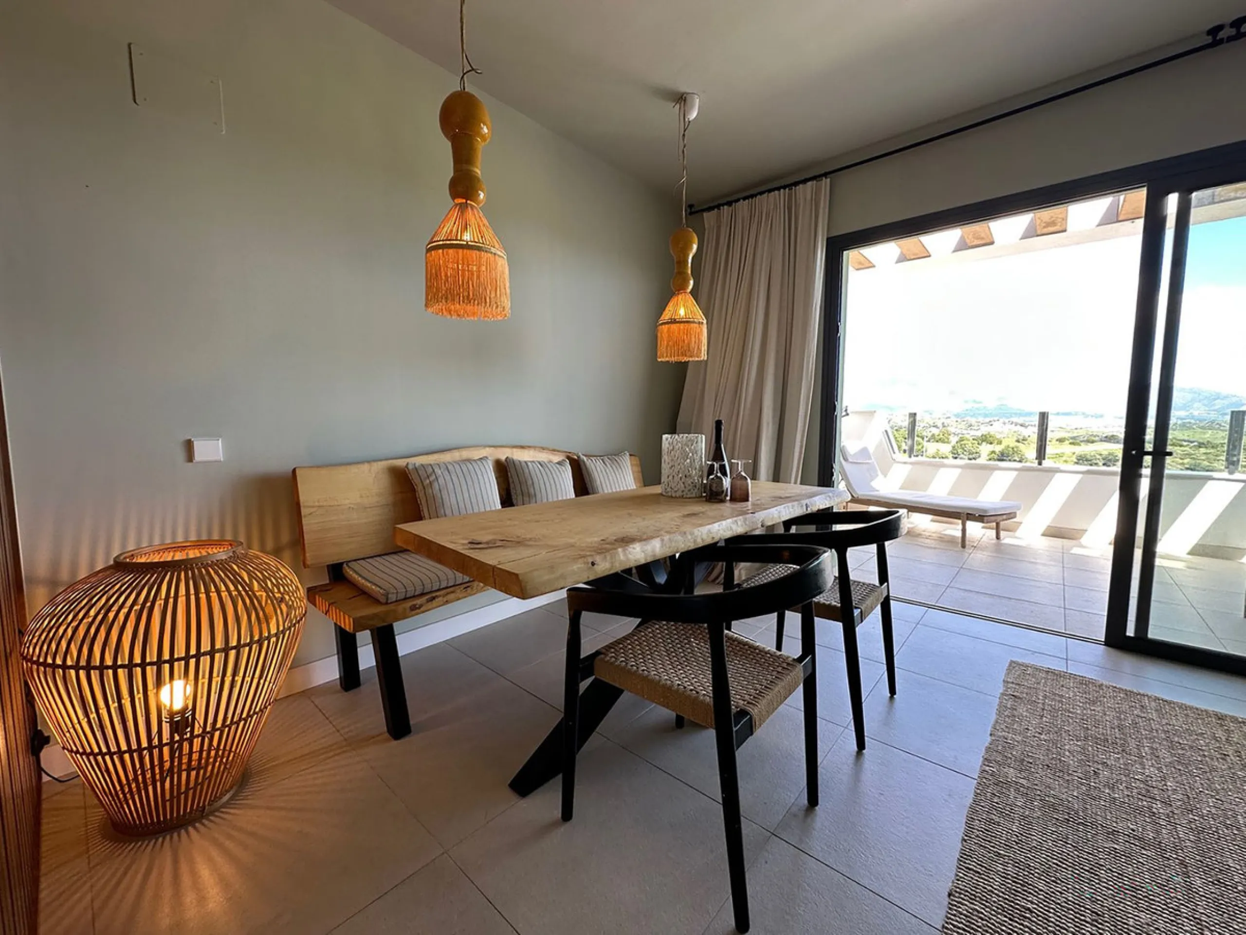 Stunning 2-bedroom apartment with beautiful sea and golf views over Calanova Golf