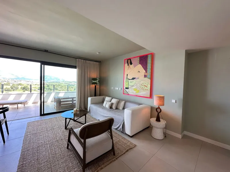 Stunning 2-bedroom apartment with beautiful sea and golf views over Calanova Golf
