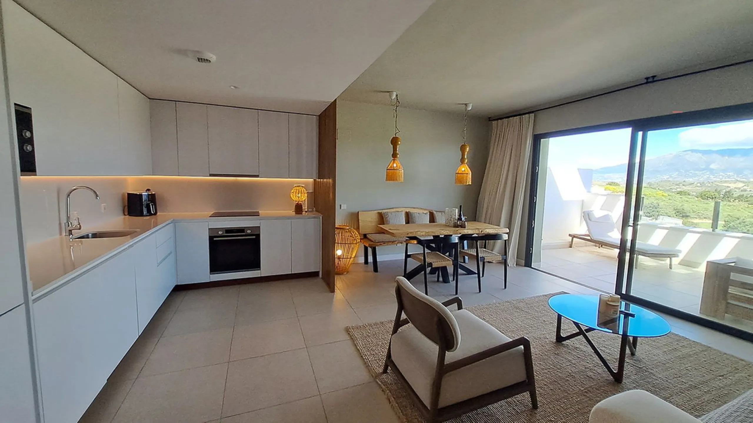 Stunning 2-bedroom apartment with beautiful sea and golf views over Calanova Golf