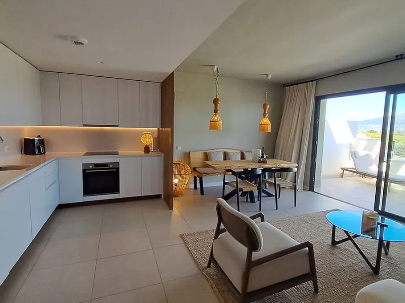 Stunning 2-bedroom apartment with beautiful sea and golf views over Calanova Golf