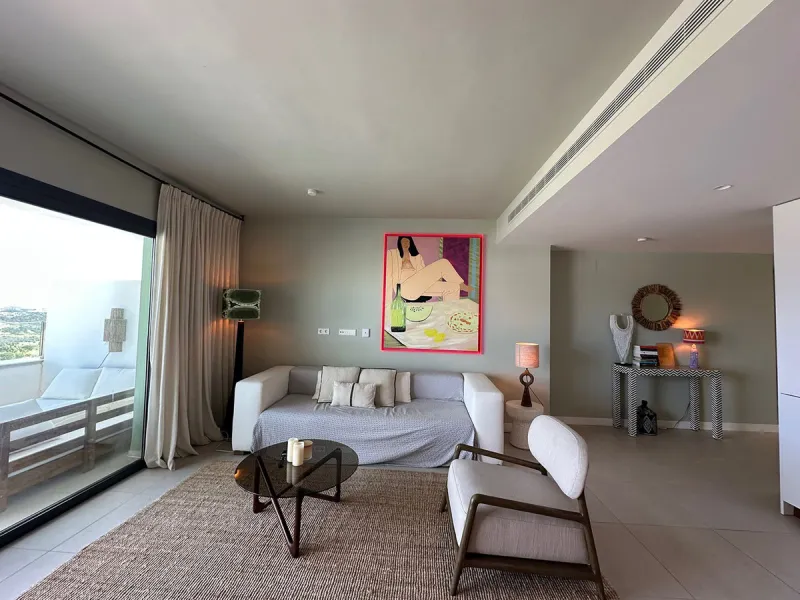 Stunning 2-bedroom apartment with beautiful sea and golf views over Calanova Golf