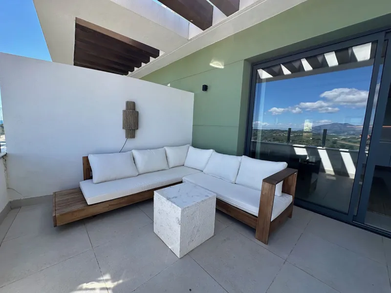 Stunning 2-bedroom apartment with beautiful sea and golf views over Calanova Golf