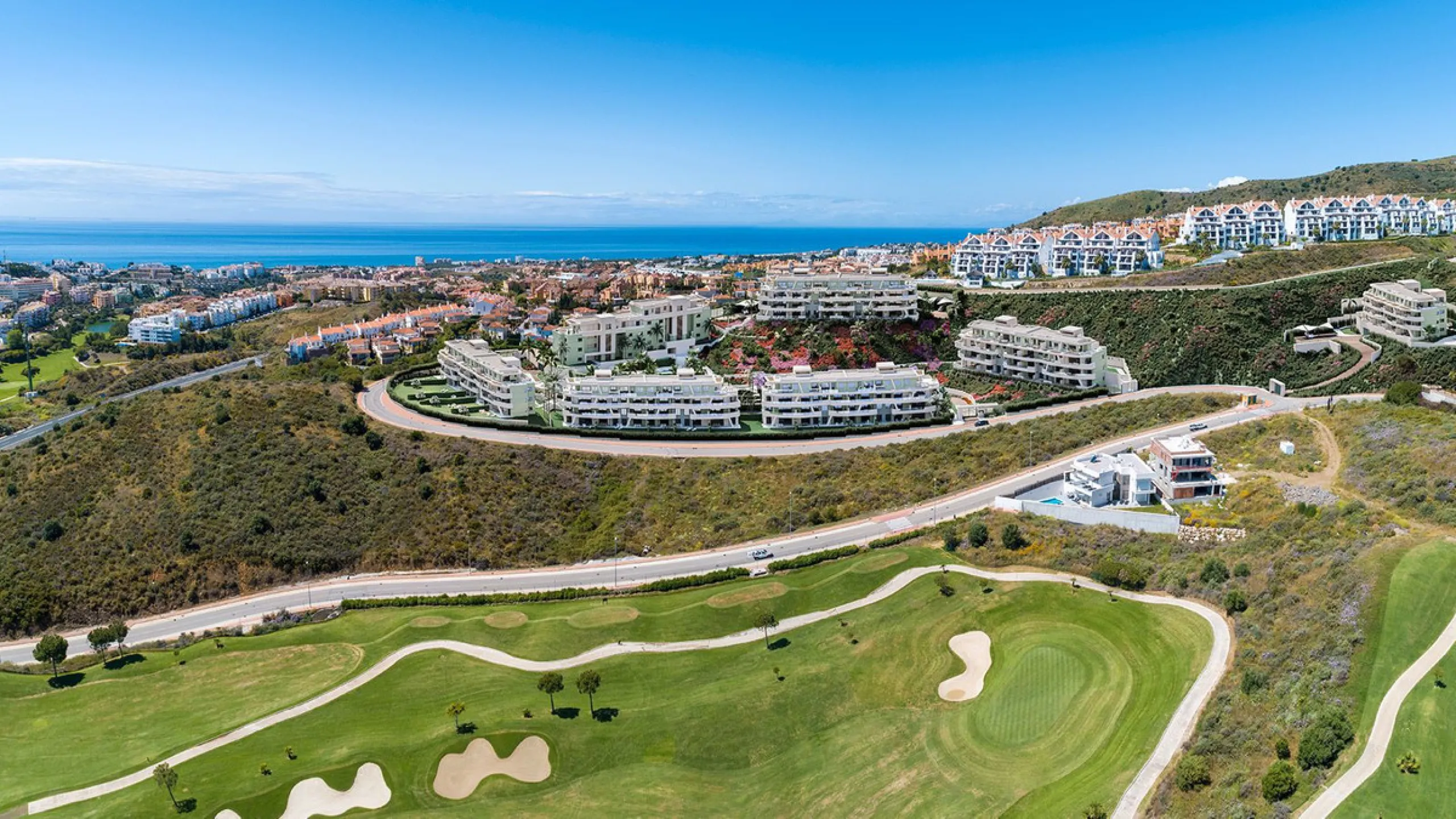 Stunning 2-bedroom apartment with beautiful sea and golf views over Calanova Golf