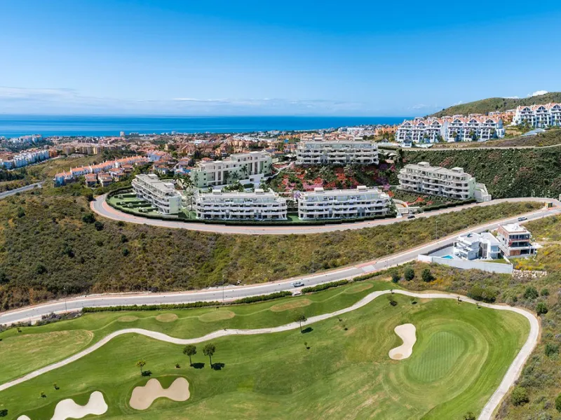 Stunning 2-bedroom apartment with beautiful sea and golf views over Calanova Golf