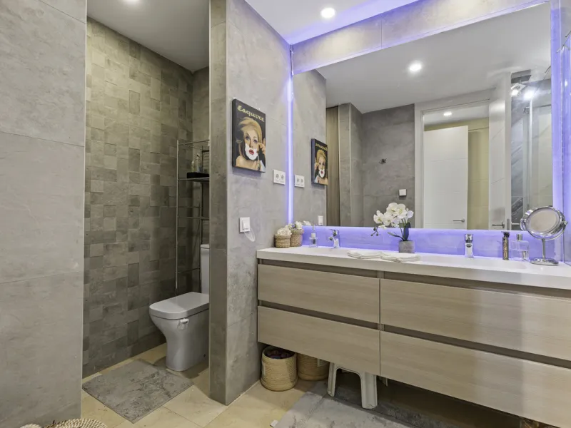 Set in an elevated position within the exclusive Finca Cortesin resort, this exceptional 2 bedroom, 2 bathroom ground-floor apartment epitomises contemporary luxury and refined Mediterranean living.