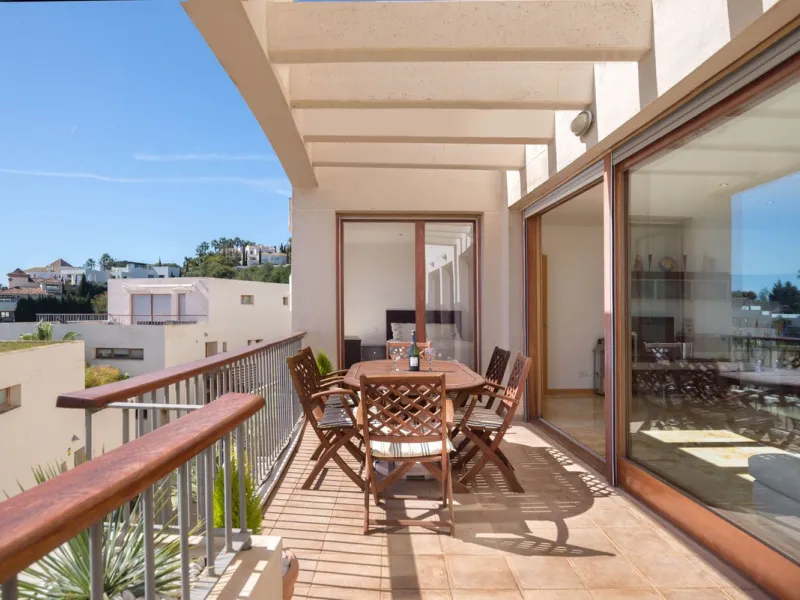 Apartment for sale in Lomas de Los Monteros, Marbella.