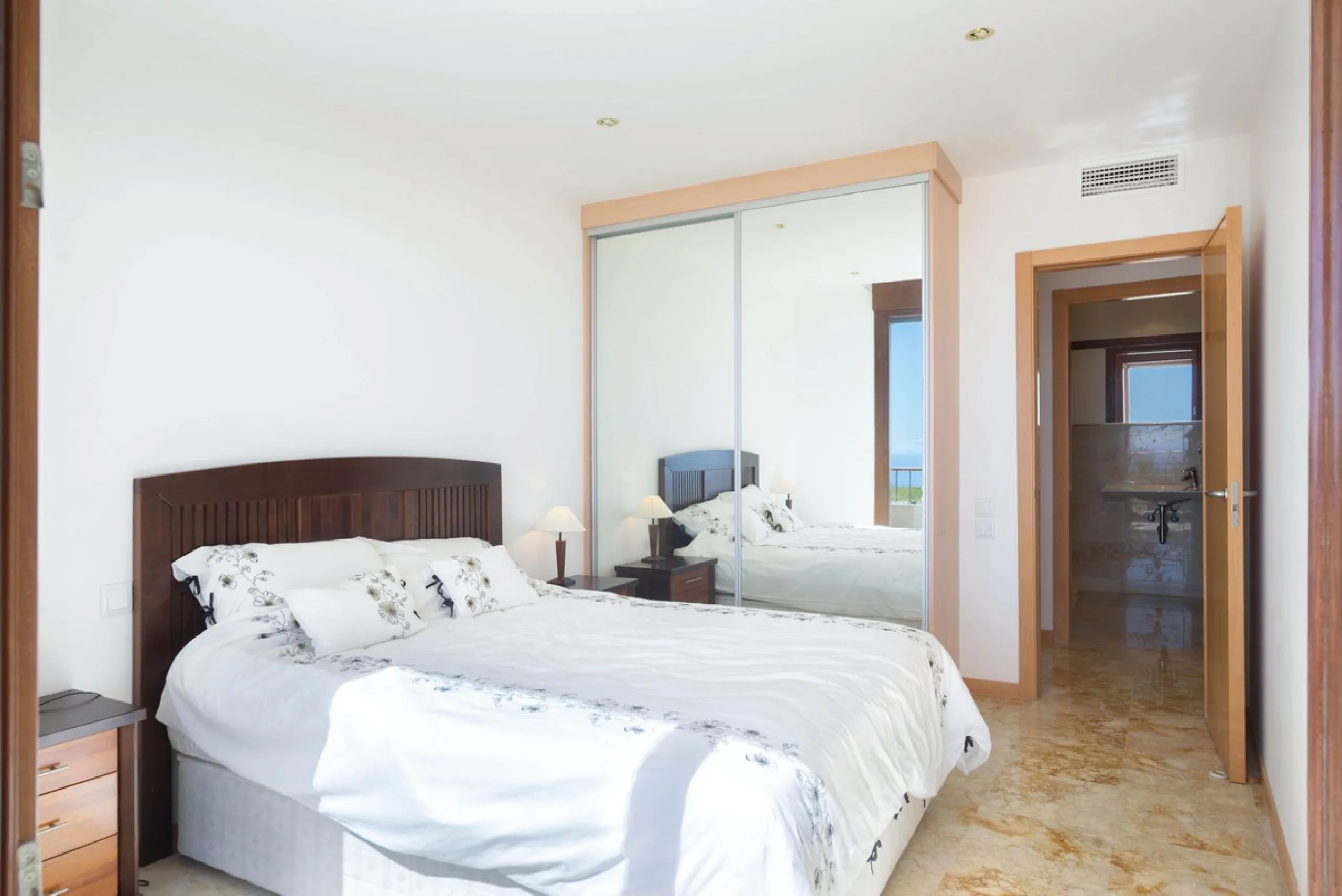 Apartment for sale in Lomas de Los Monteros, Marbella.