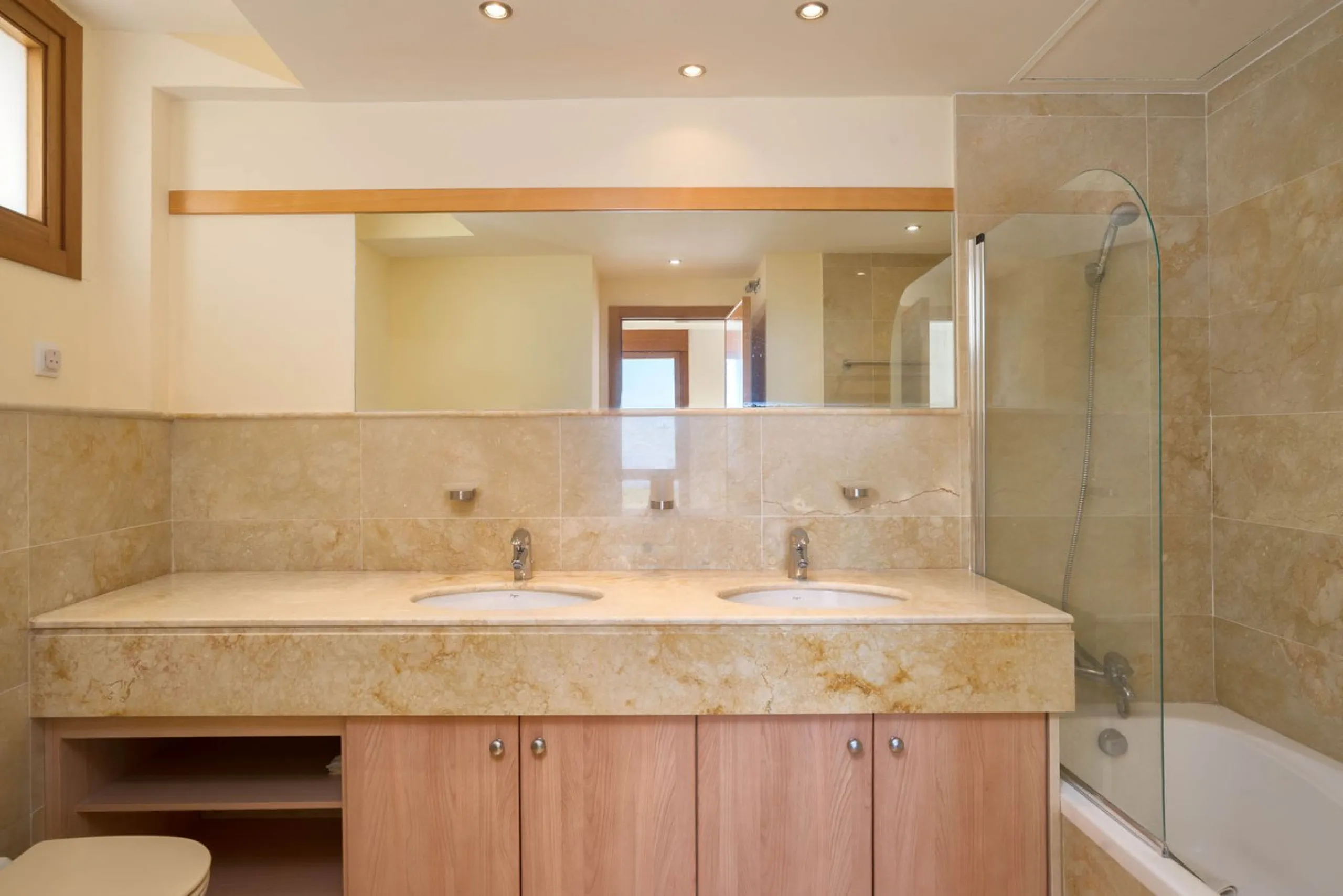 Apartment for sale in Lomas de Los Monteros, Marbella.