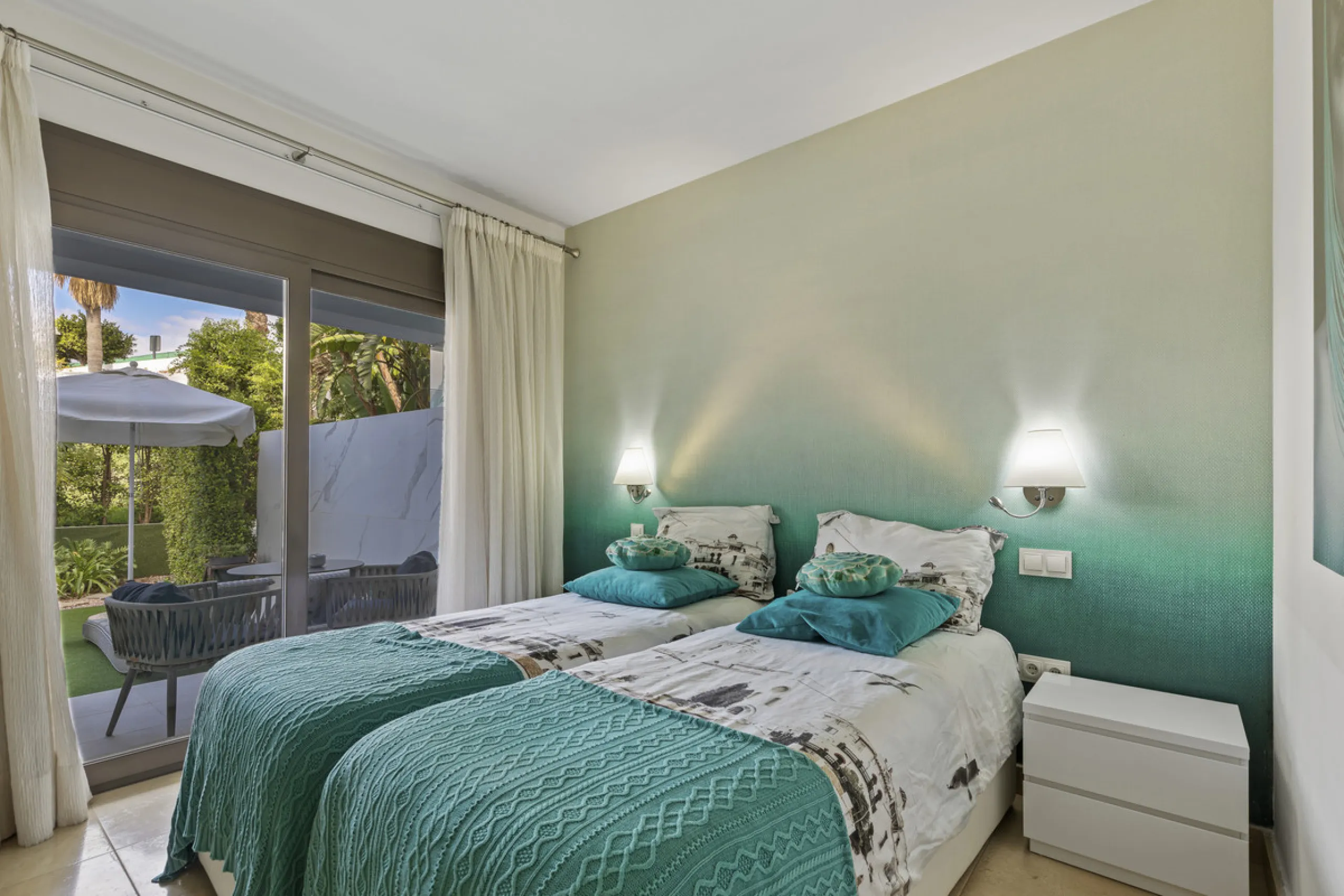 Set in an elevated position within the exclusive Finca Cortesin resort, this exceptional 2 bedroom, 2 bathroom ground-floor apartment epitomises contemporary luxury and refined Mediterranean living.