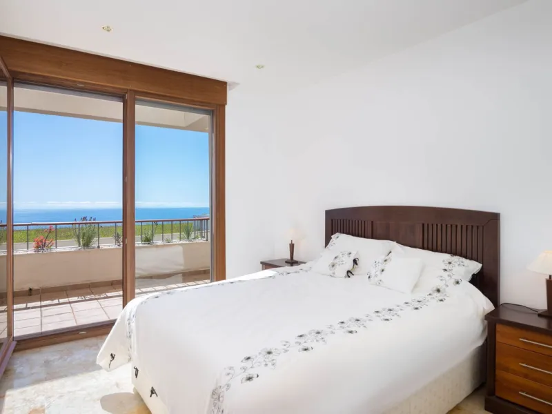 Apartment for sale in Lomas de Los Monteros, Marbella.