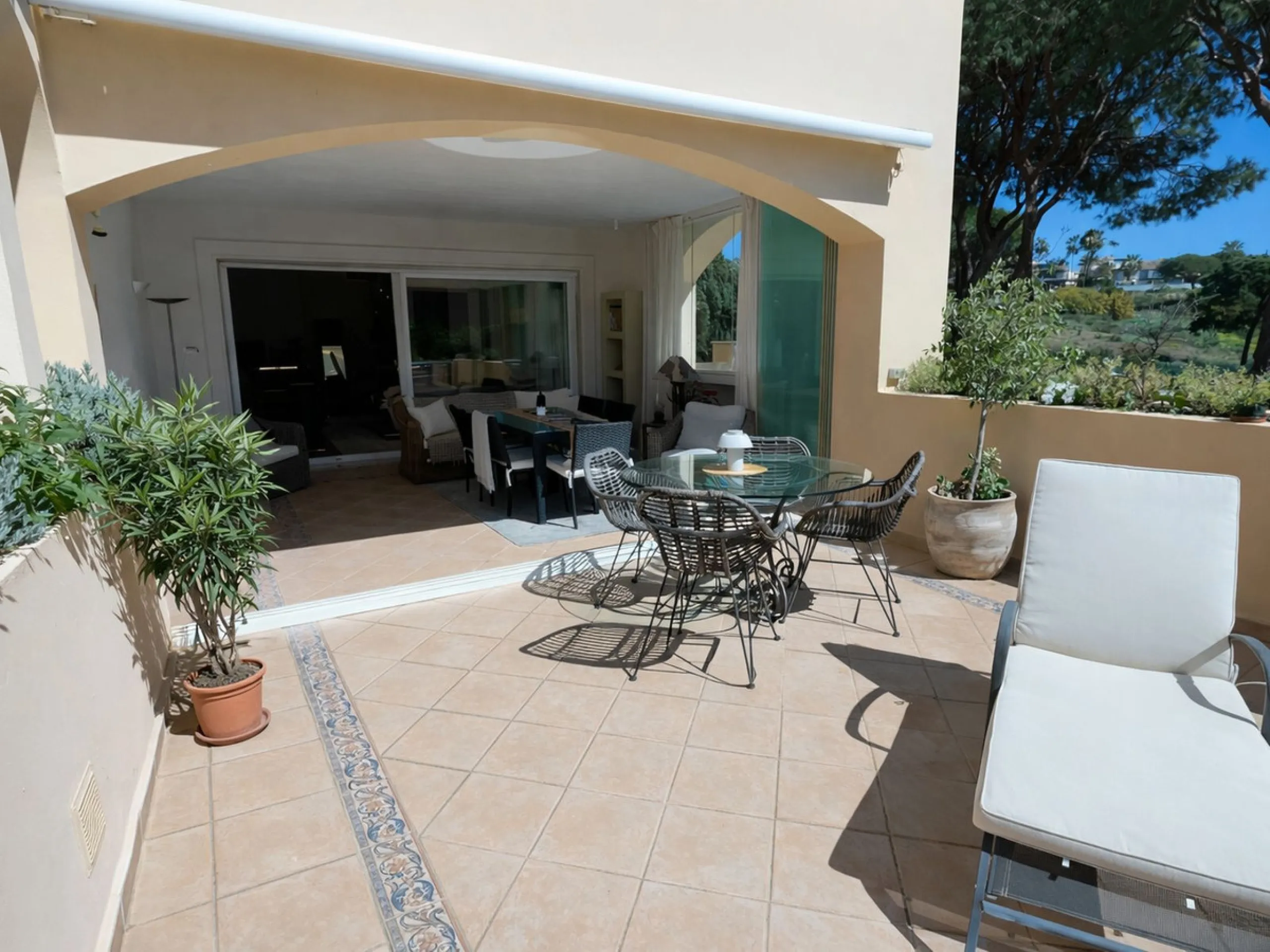Apartment - Ground Floor Apartment в продаже в Marbella, Málaga. В доме 2 спален и 2 ванных комнат. Площадь дома 118 м²