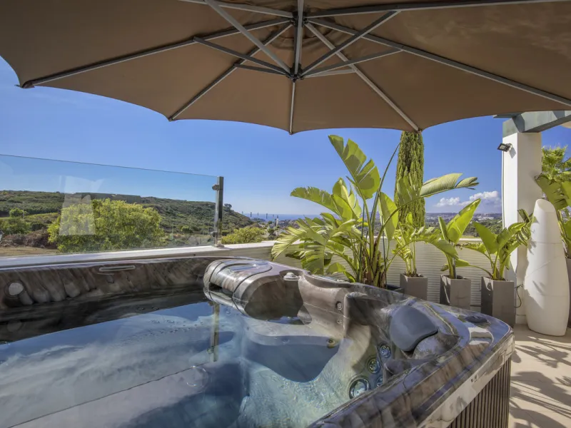 Set in an elevated position within the exclusive Finca Cortesin resort, this exceptional 2 bedroom, 2 bathroom ground-floor apartment epitomises contemporary luxury and refined Mediterranean living.
