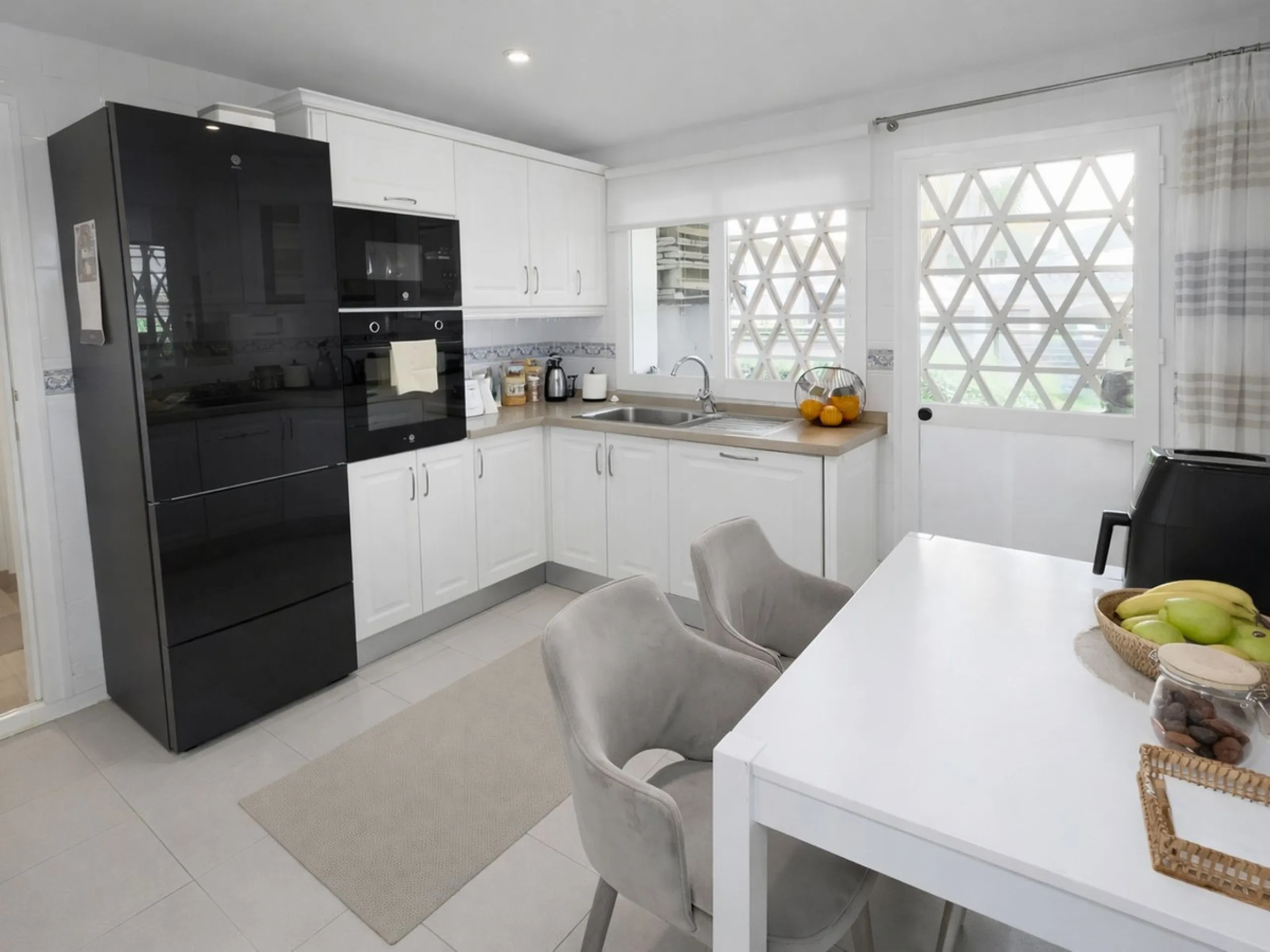 Apartment - Ground Floor Apartment в продаже в Marbella, Málaga. В доме 2 спален и 2 ванных комнат. Площадь дома 118 м²