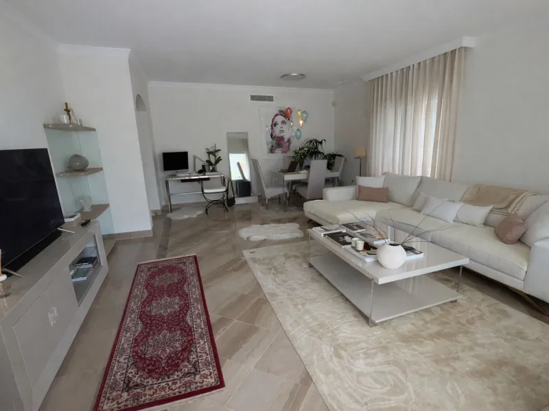 Apartment - Ground Floor Apartment в продаже в Marbella, Málaga. В доме 2 спален и 2 ванных комнат. Площадь дома 118 м²