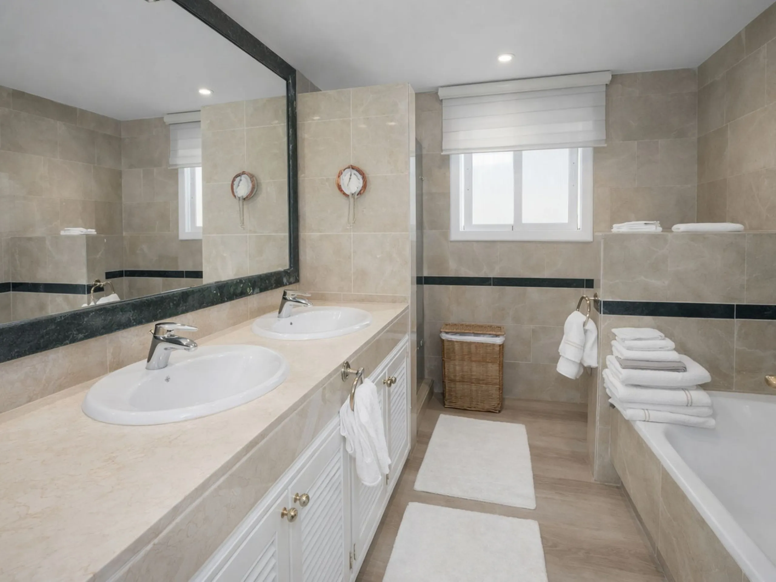 Apartment - Ground Floor Apartment в продаже в Marbella, Málaga. В доме 2 спален и 2 ванных комнат. Площадь дома 118 м²