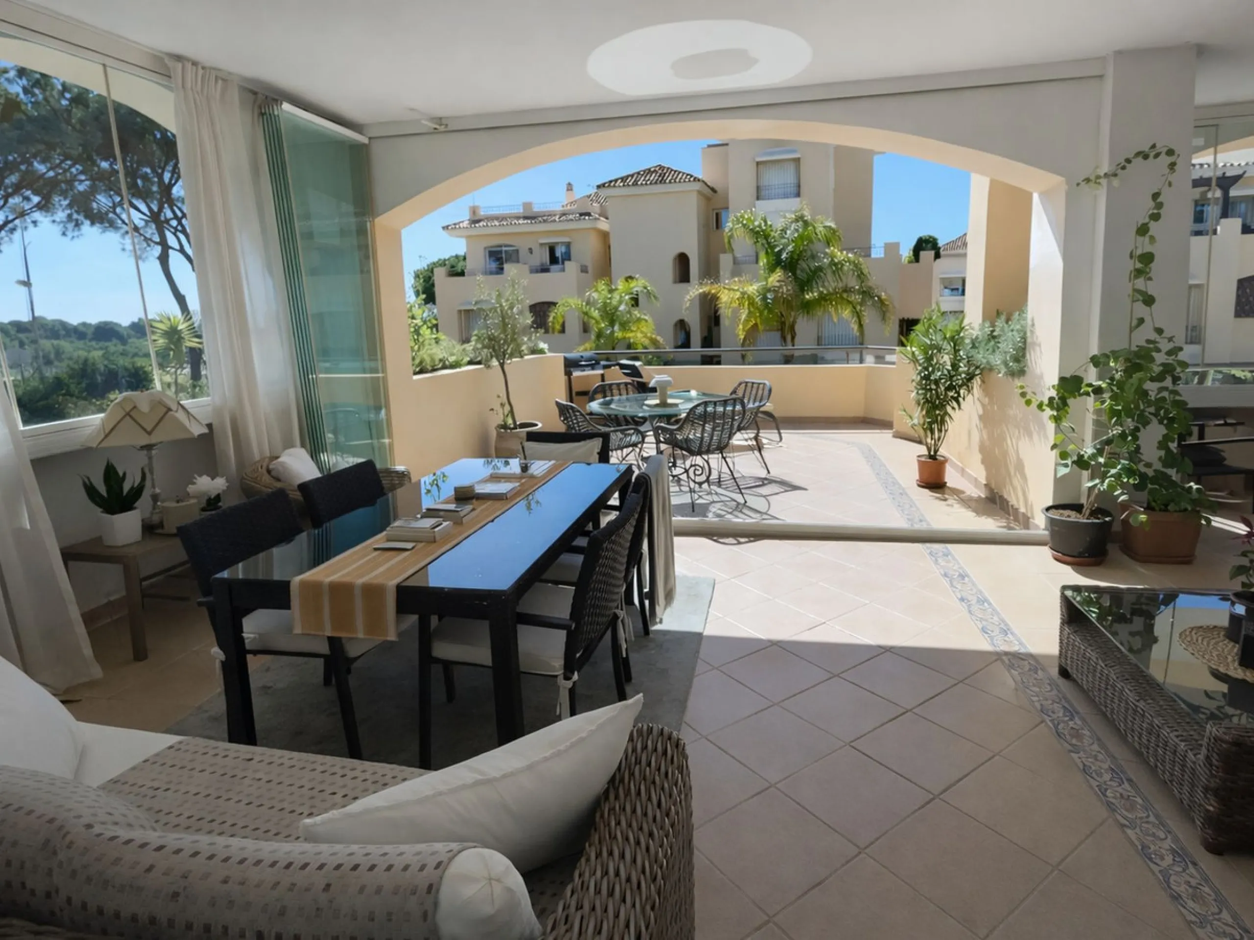 Apartment - Ground Floor Apartment в продаже в Marbella, Málaga. В доме 2 спален и 2 ванных комнат. Площадь дома 118 м²