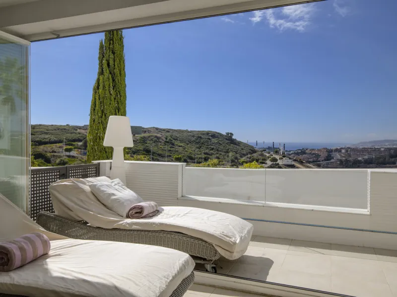 Set in an elevated position within the exclusive Finca Cortesin resort, this exceptional 2 bedroom, 2 bathroom ground-floor apartment epitomises contemporary luxury and refined Mediterranean living.