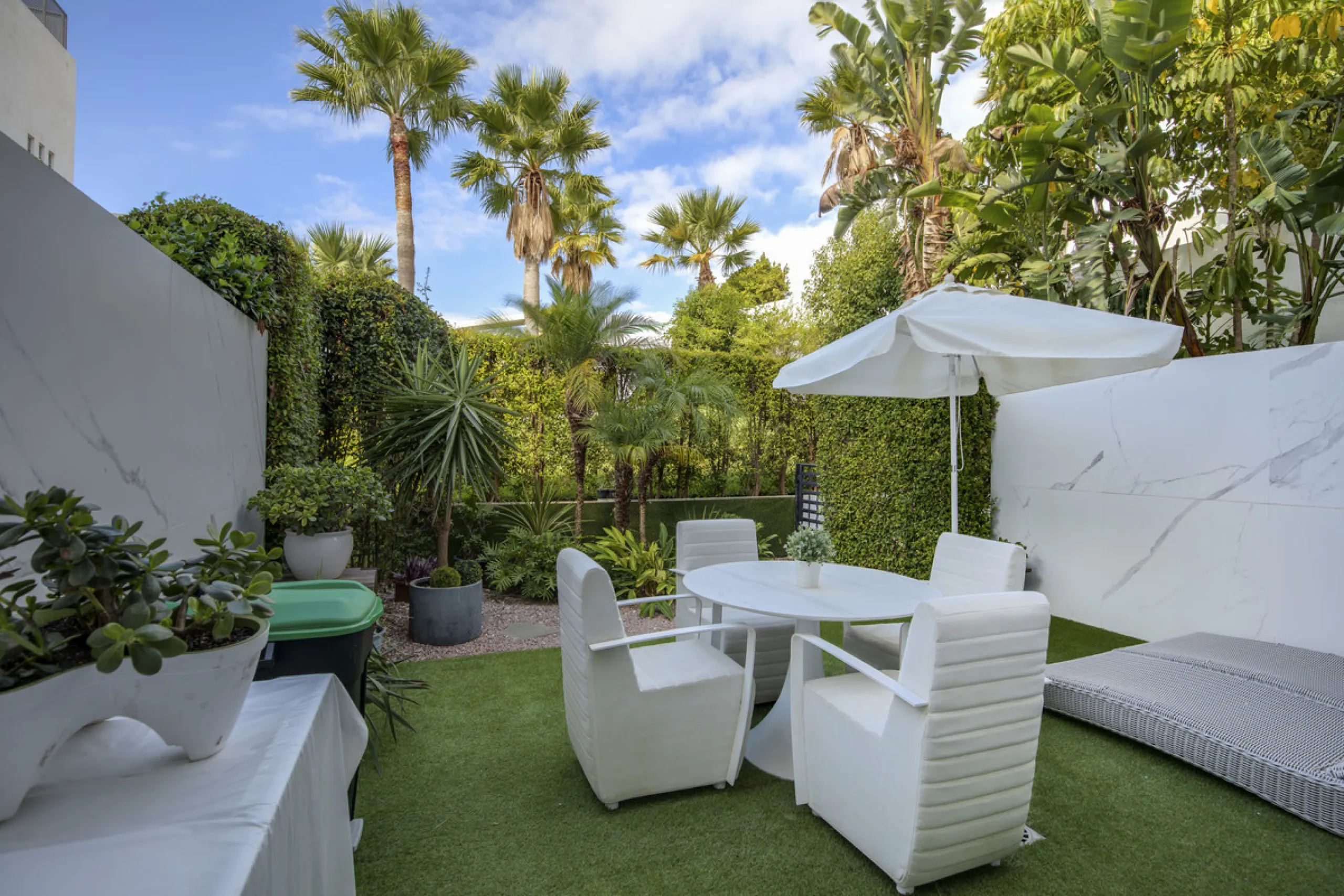 Set in an elevated position within the exclusive Finca Cortesin resort, this exceptional 2 bedroom, 2 bathroom ground-floor apartment epitomises contemporary luxury and refined Mediterranean living.