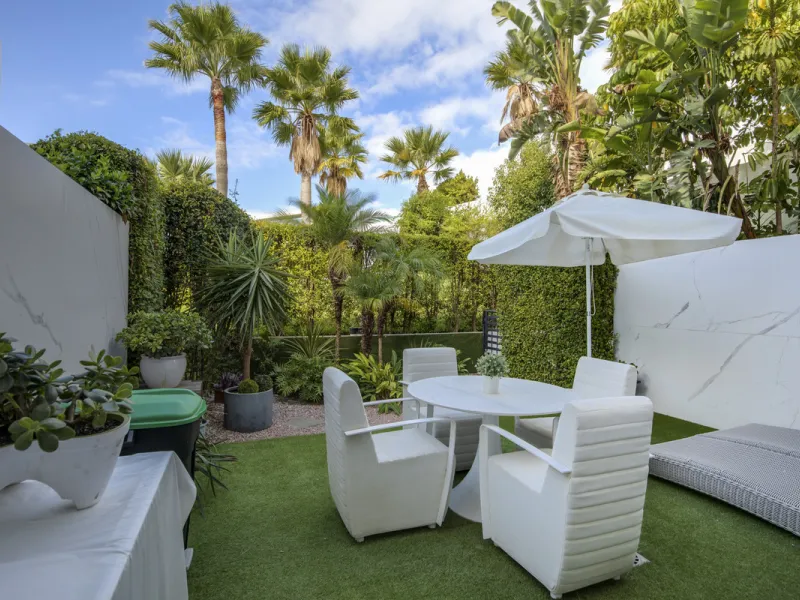 Set in an elevated position within the exclusive Finca Cortesin resort, this exceptional 2 bedroom, 2 bathroom ground-floor apartment epitomises contemporary luxury and refined Mediterranean living.