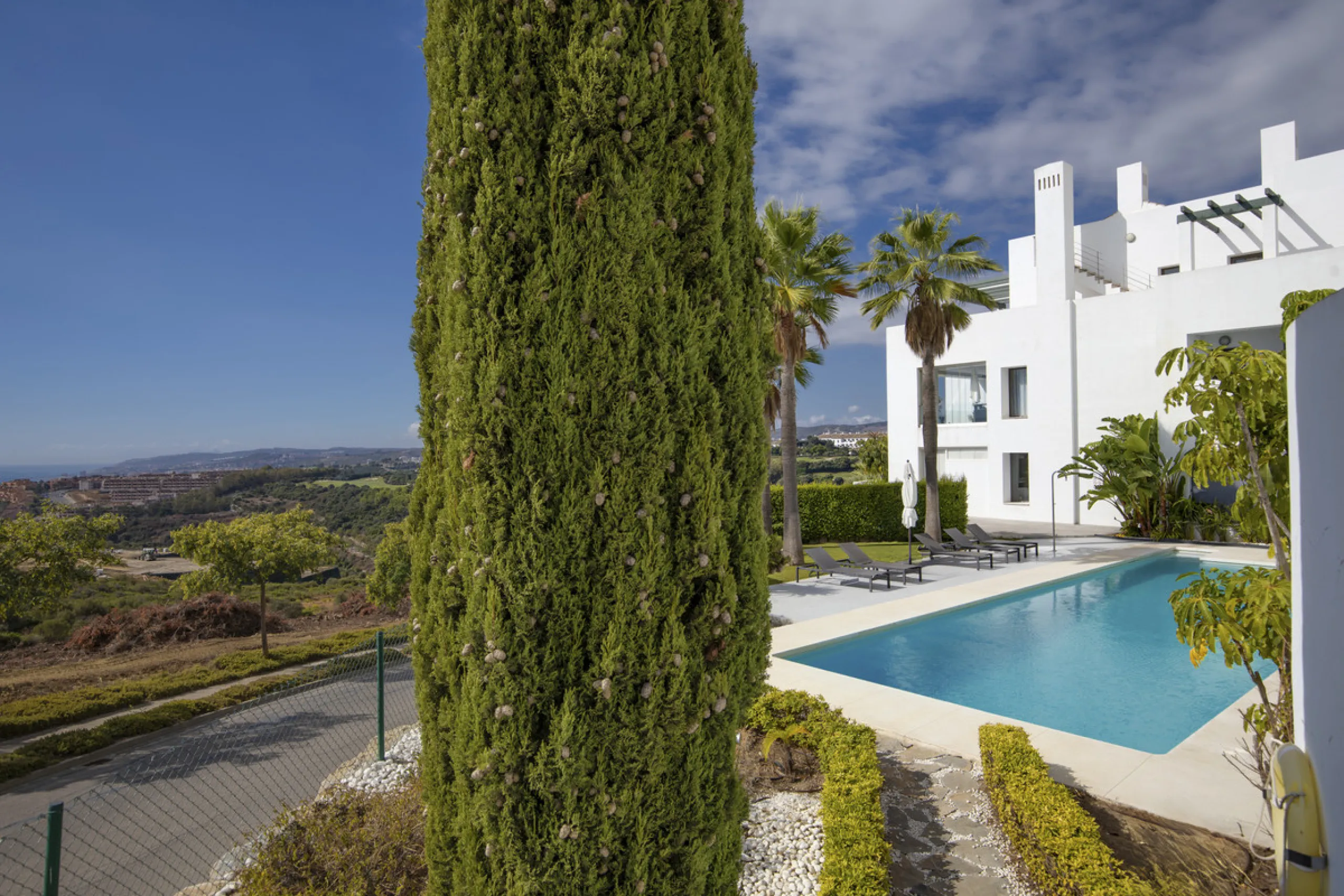 Set in an elevated position within the exclusive Finca Cortesin resort, this exceptional 2 bedroom, 2 bathroom ground-floor apartment epitomises contemporary luxury and refined Mediterranean living.