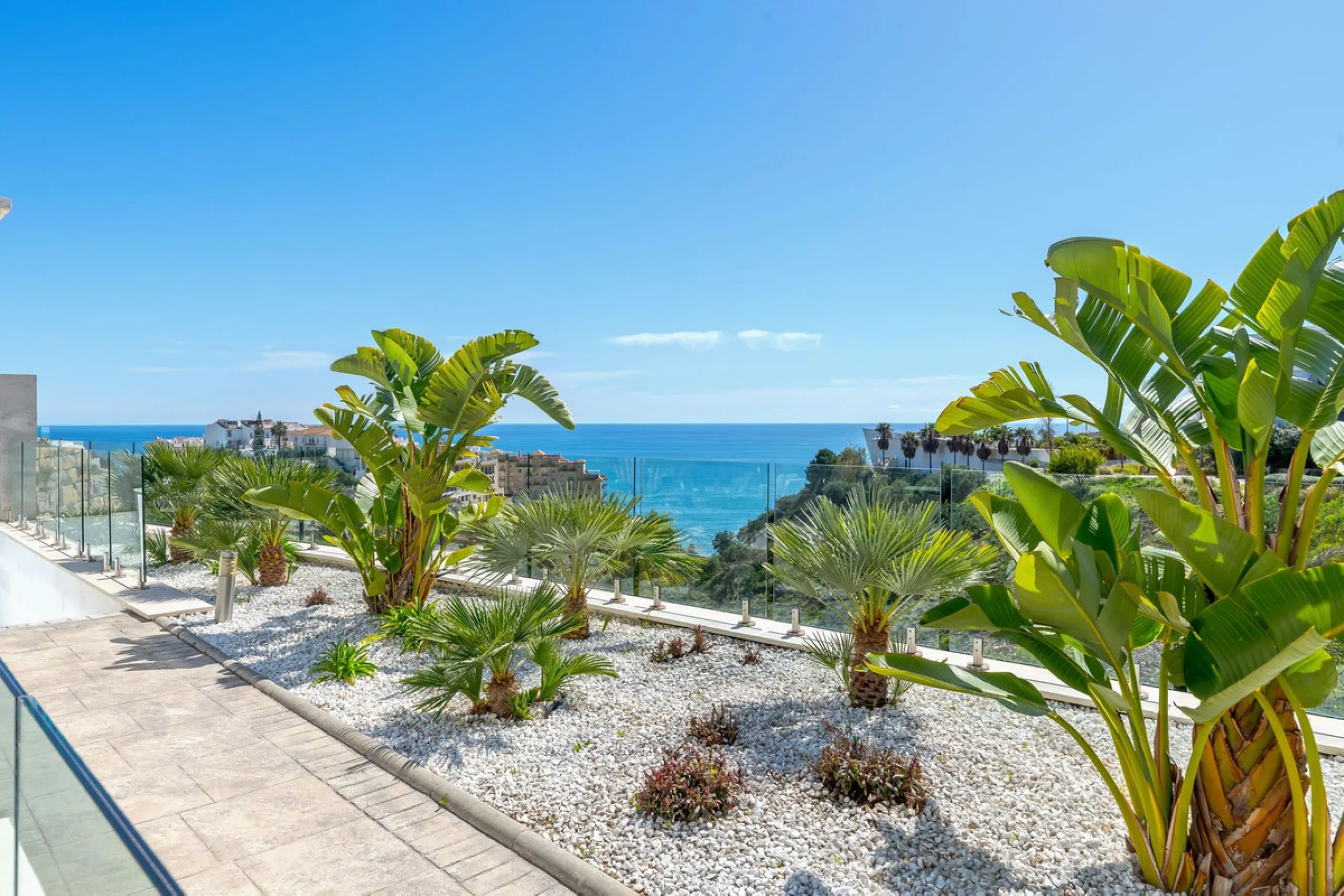Apartment - Middle Floor Apartment в продаже в Benalmadena, Málaga. В доме 2 спален и 2 ванных комнат. Площадь дома 266 м²