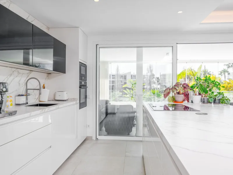 Apartment - Middle Floor Apartment в продаже в Benalmadena, Málaga. В доме 2 спален и 2 ванных комнат. Площадь дома 266 м²