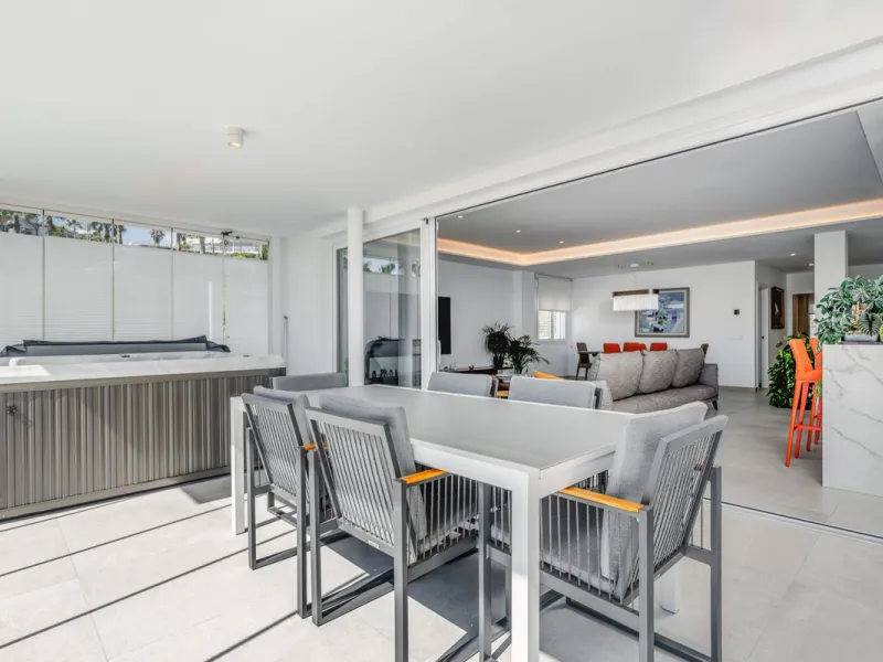 Apartment - Middle Floor Apartment в продаже в Benalmadena, Málaga. В доме 2 спален и 2 ванных комнат. Площадь дома 266 м²