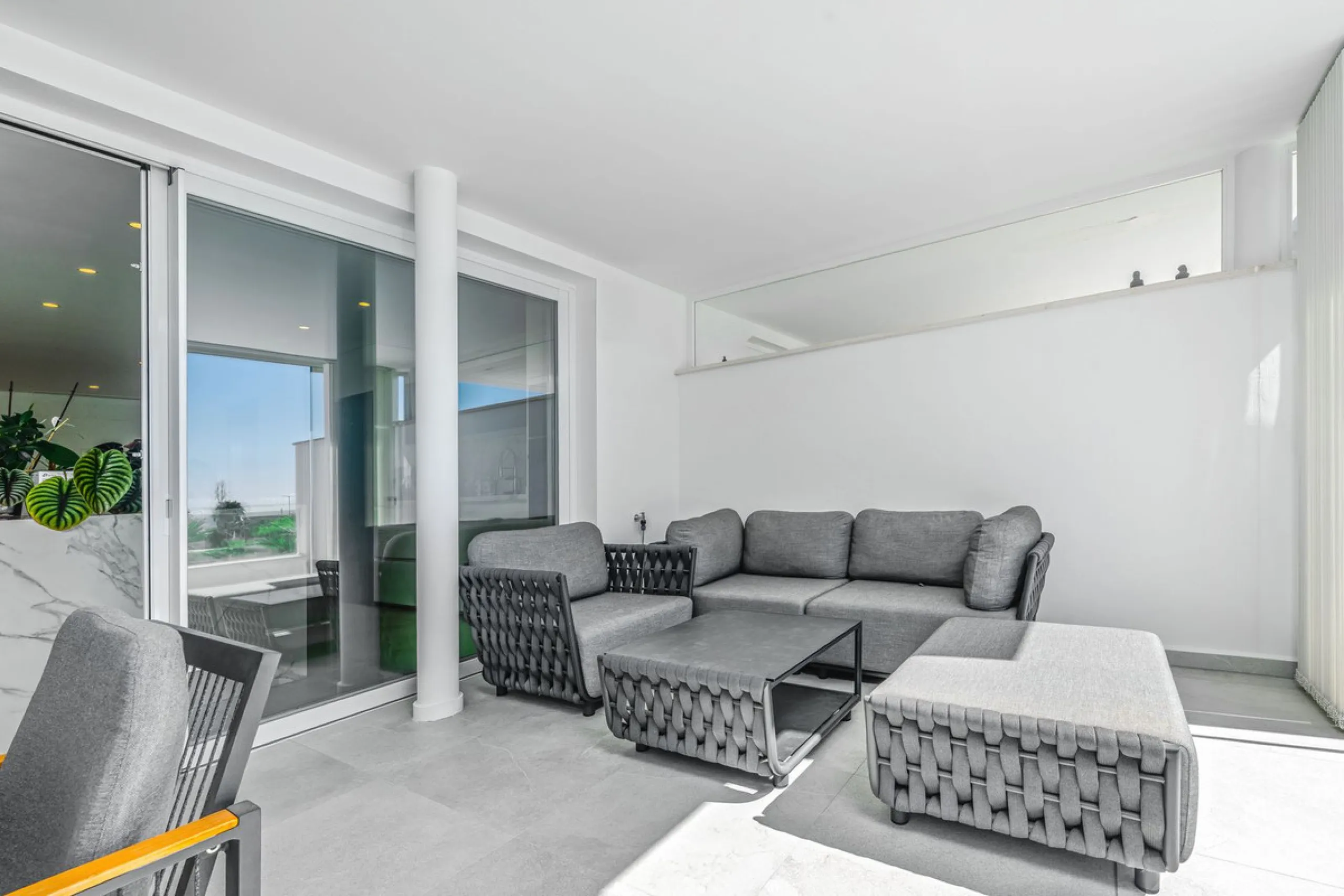 Apartment - Middle Floor Apartment в продаже в Benalmadena, Málaga. В доме 2 спален и 2 ванных комнат. Площадь дома 266 м²