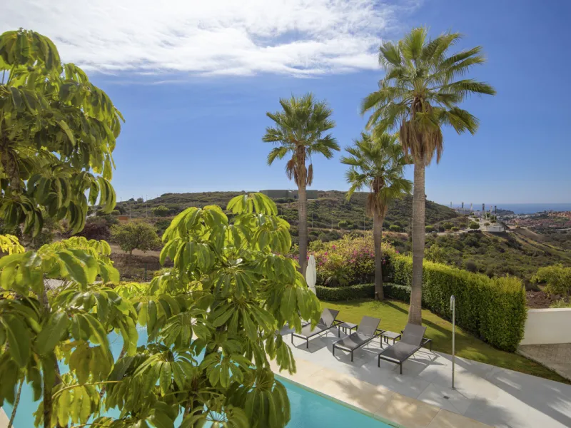 Set in an elevated position within the exclusive Finca Cortesin resort, this exceptional 2 bedroom, 2 bathroom ground-floor apartment epitomises contemporary luxury and refined Mediterranean living.