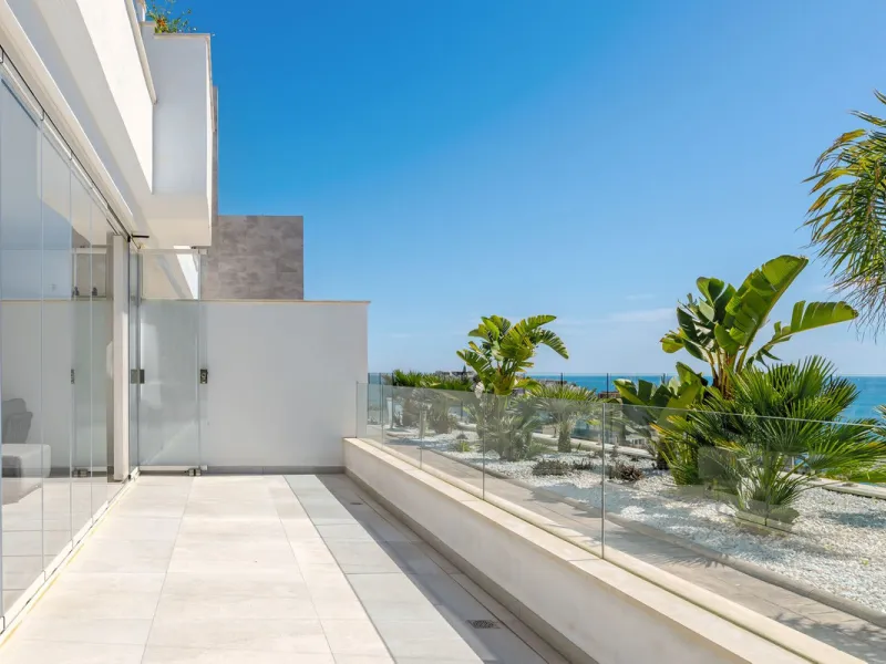 Apartment - Middle Floor Apartment в продаже в Benalmadena, Málaga. В доме 2 спален и 2 ванных комнат. Площадь дома 266 м²