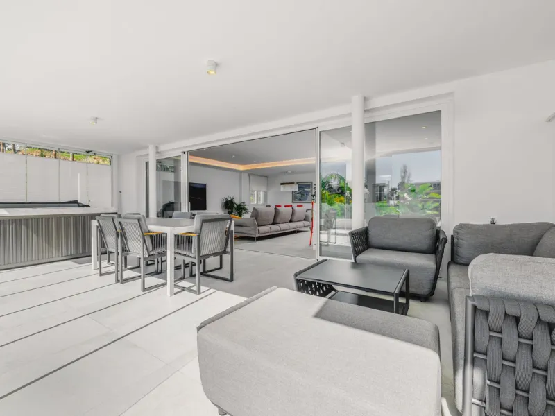 Apartment - Middle Floor Apartment в продаже в Benalmadena, Málaga. В доме 2 спален и 2 ванных комнат. Площадь дома 266 м²