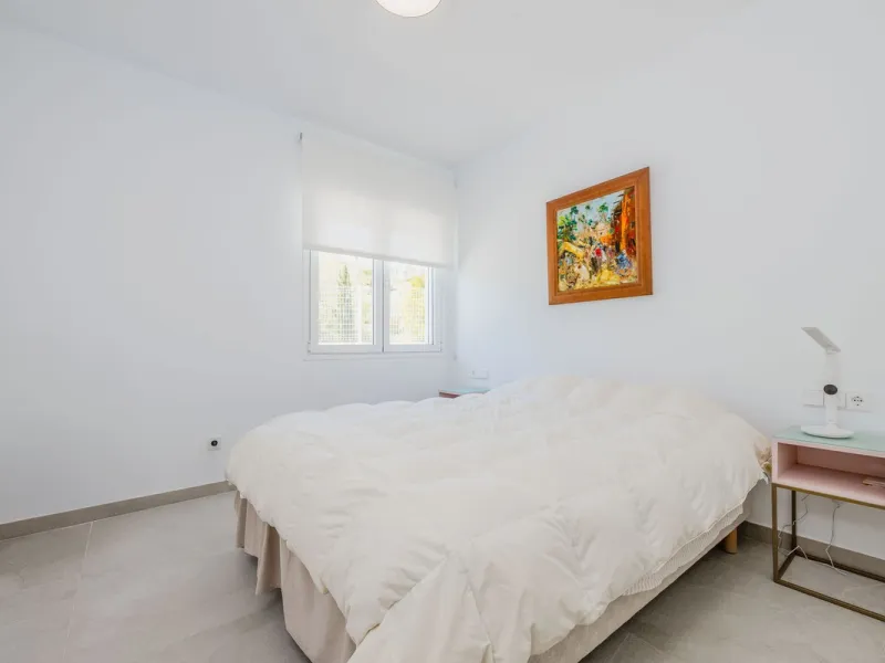 Apartment - Middle Floor Apartment в продаже в Benalmadena, Málaga. В доме 2 спален и 2 ванных комнат. Площадь дома 266 м²