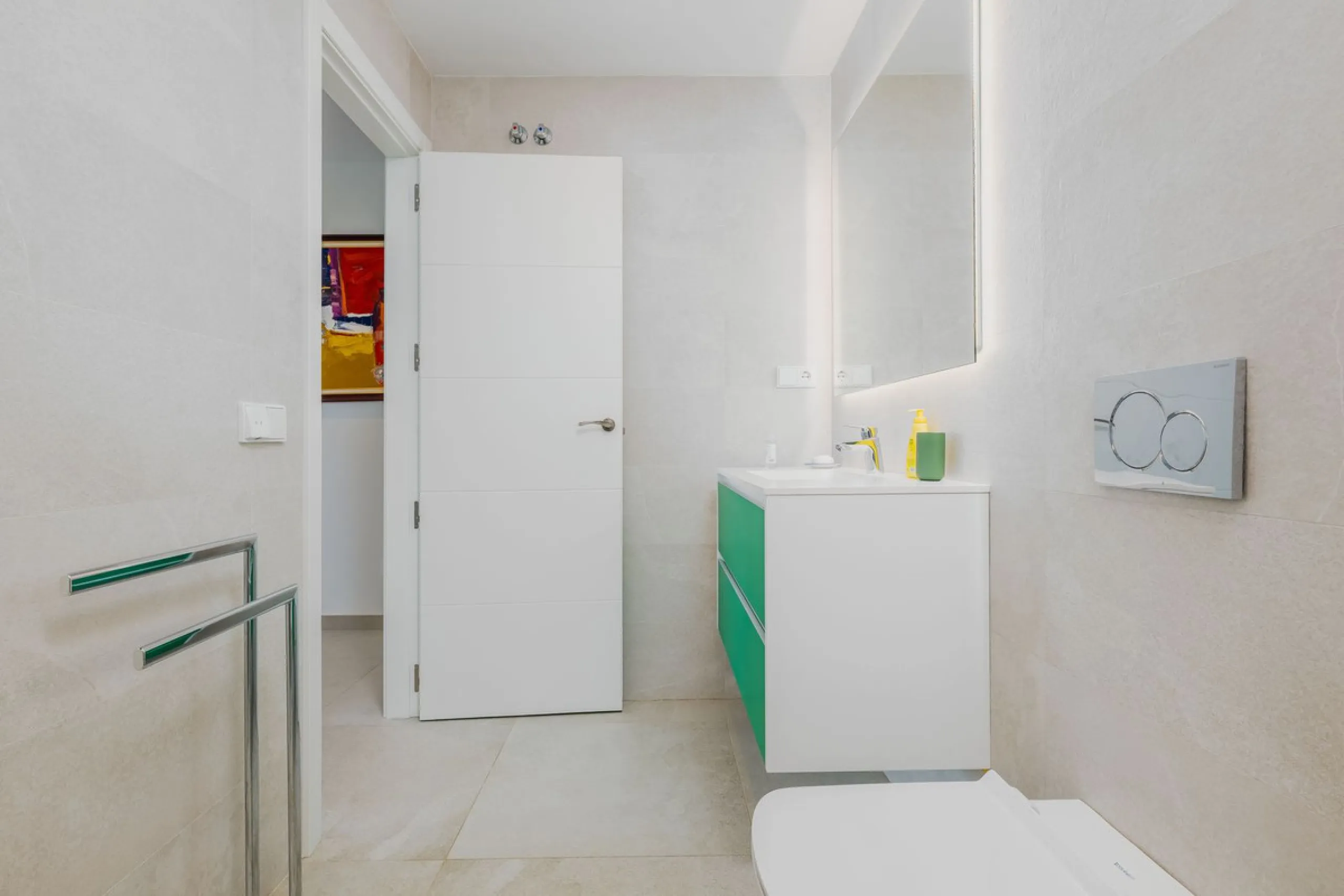 Apartment - Middle Floor Apartment в продаже в Benalmadena, Málaga. В доме 2 спален и 2 ванных комнат. Площадь дома 266 м²
