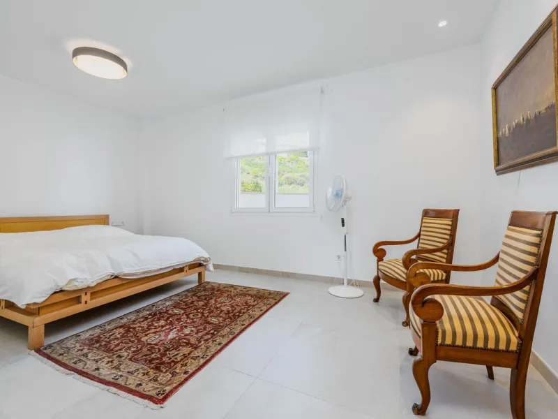 Apartment - Middle Floor Apartment в продаже в Benalmadena, Málaga. В доме 2 спален и 2 ванных комнат. Площадь дома 266 м²