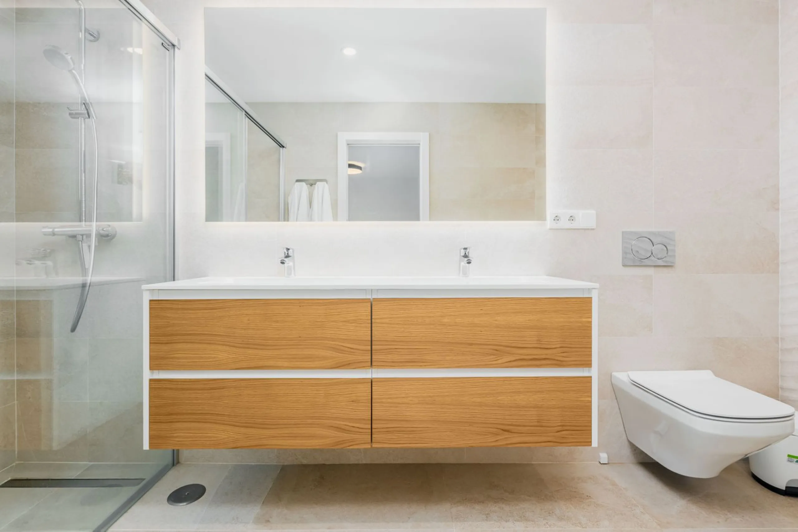 Apartment - Middle Floor Apartment в продаже в Benalmadena, Málaga. В доме 2 спален и 2 ванных комнат. Площадь дома 266 м²