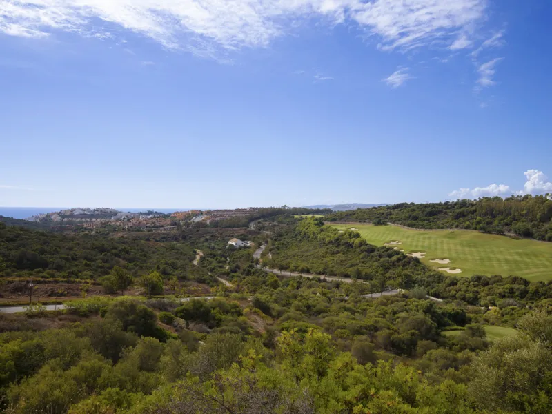 Set in an elevated position within the exclusive Finca Cortesin resort, this exceptional 2 bedroom, 2 bathroom ground-floor apartment epitomises contemporary luxury and refined Mediterranean living.