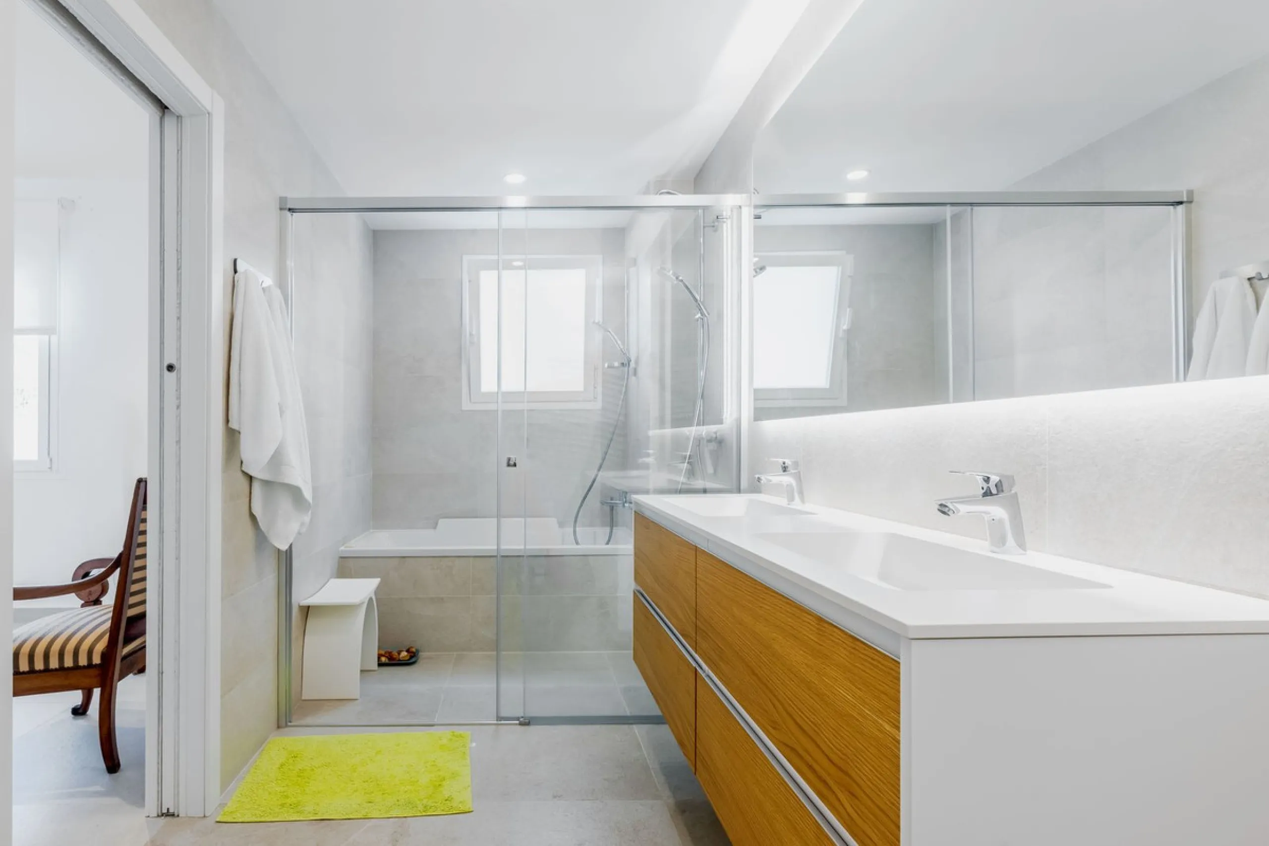 Apartment - Middle Floor Apartment в продаже в Benalmadena, Málaga. В доме 2 спален и 2 ванных комнат. Площадь дома 266 м²
