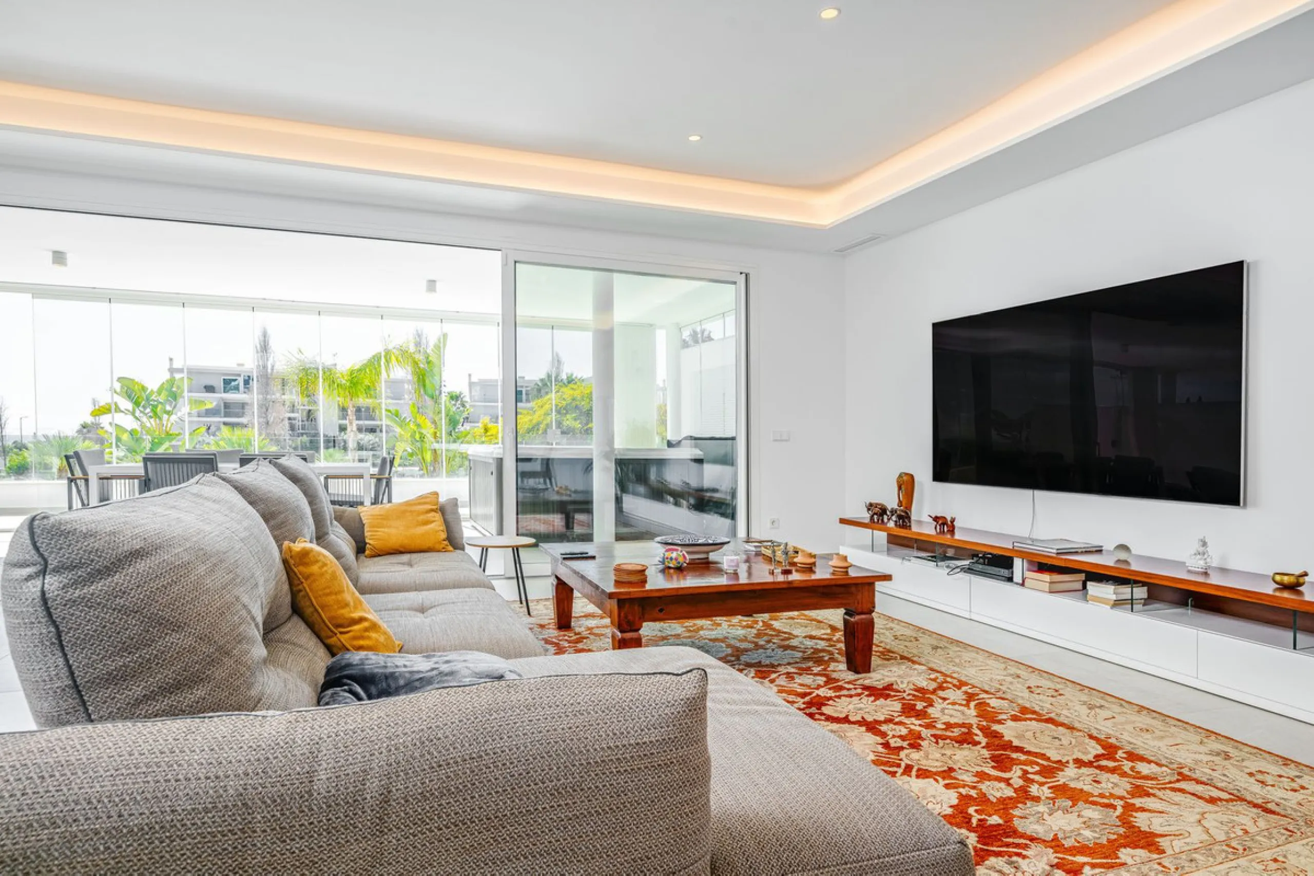 Apartment - Middle Floor Apartment в продаже в Benalmadena, Málaga. В доме 2 спален и 2 ванных комнат. Площадь дома 266 м²