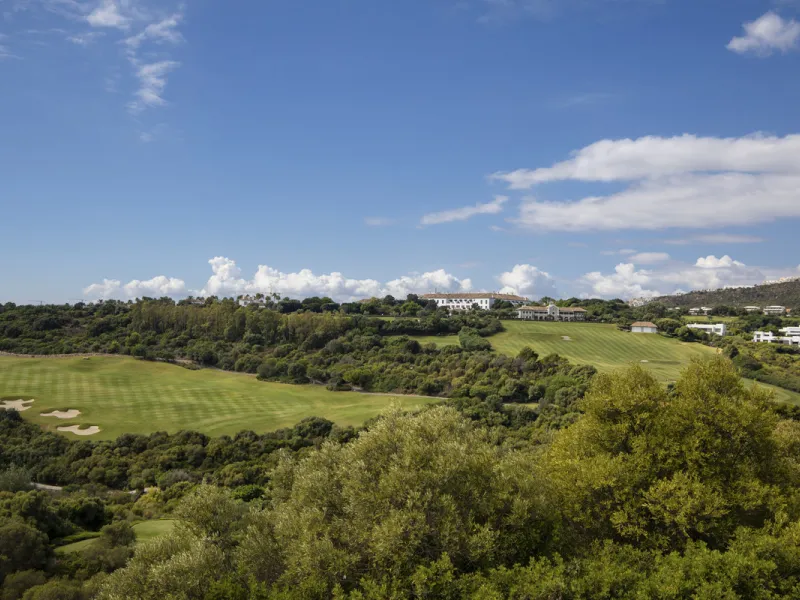 Set in an elevated position within the exclusive Finca Cortesin resort, this exceptional 2 bedroom, 2 bathroom ground-floor apartment epitomises contemporary luxury and refined Mediterranean living.