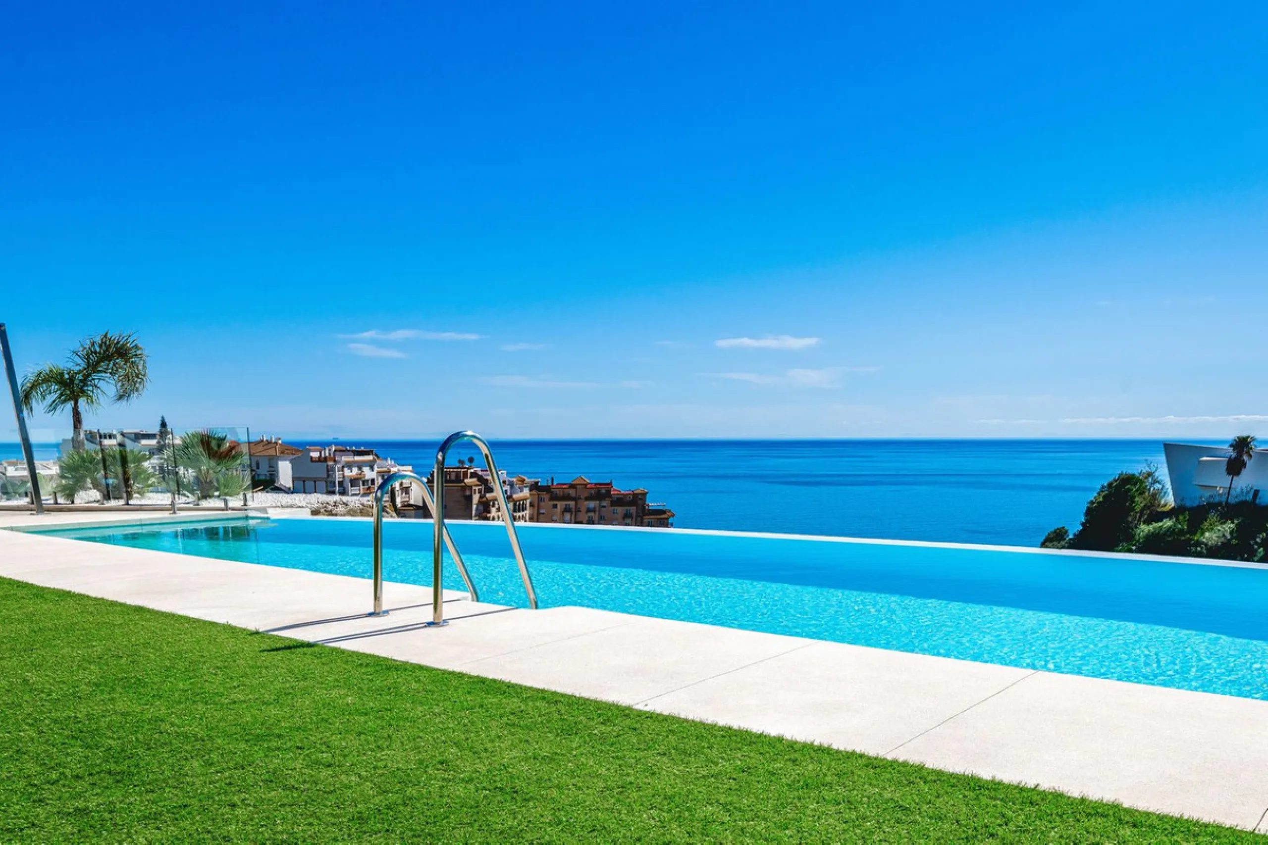 Apartment - Middle Floor Apartment в продаже в Benalmadena, Málaga. В доме 2 спален и 2 ванных комнат. Площадь дома 266 м²