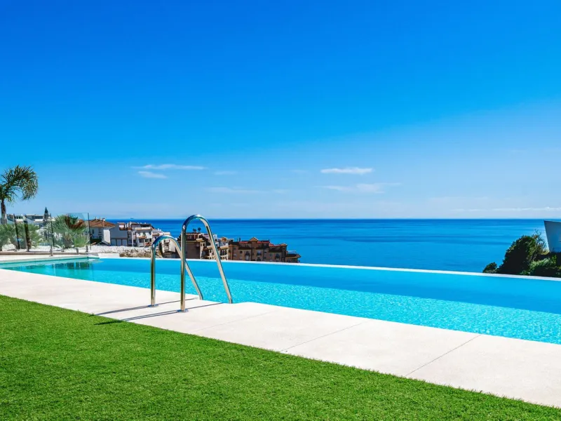 Apartment - Middle Floor Apartment в продаже в Benalmadena, Málaga. В доме 2 спален и 2 ванных комнат. Площадь дома 266 м²