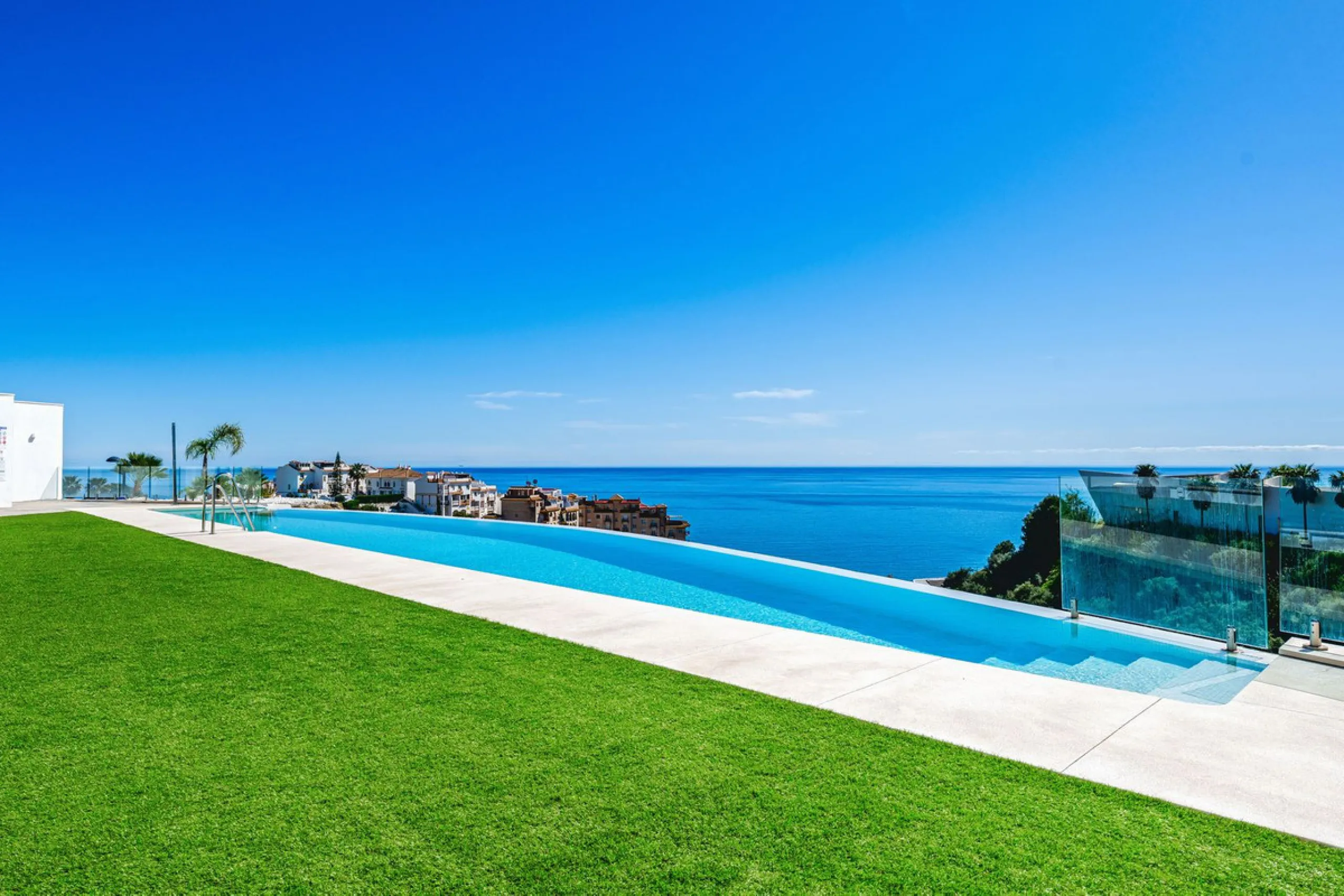 Apartment - Middle Floor Apartment в продаже в Benalmadena, Málaga. В доме 2 спален и 2 ванных комнат. Площадь дома 266 м²