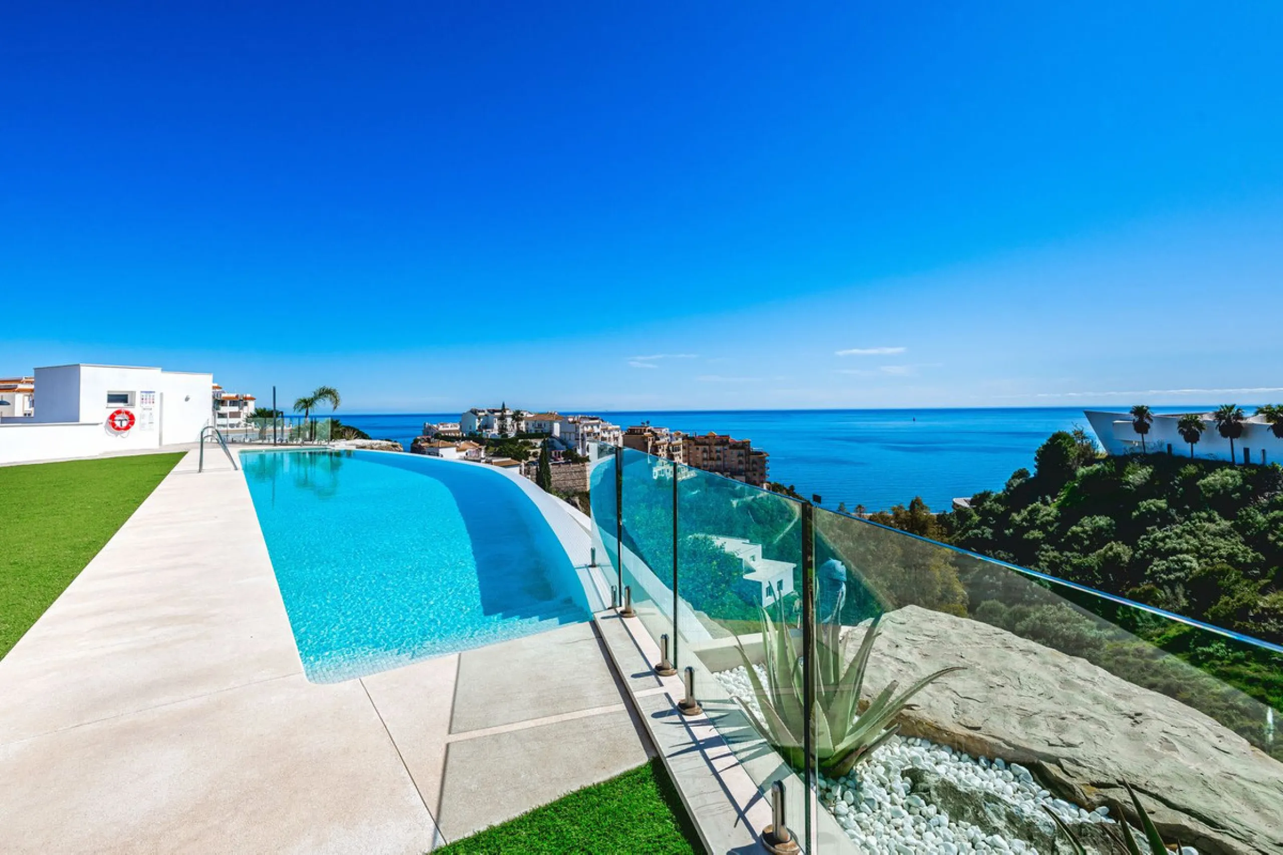 Apartment - Middle Floor Apartment в продаже в Benalmadena, Málaga. В доме 2 спален и 2 ванных комнат. Площадь дома 266 м²