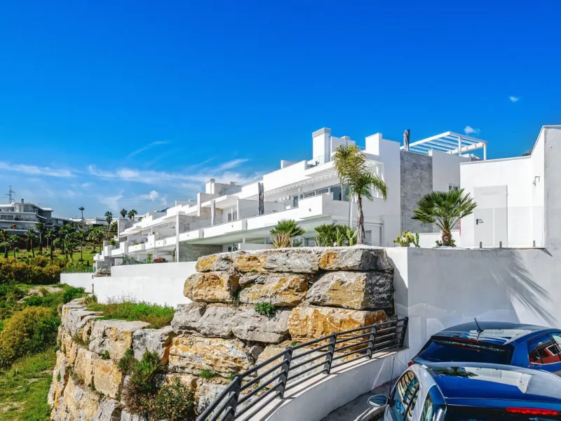 Apartment - Middle Floor Apartment в продаже в Benalmadena, Málaga. В доме 2 спален и 2 ванных комнат. Площадь дома 266 м²