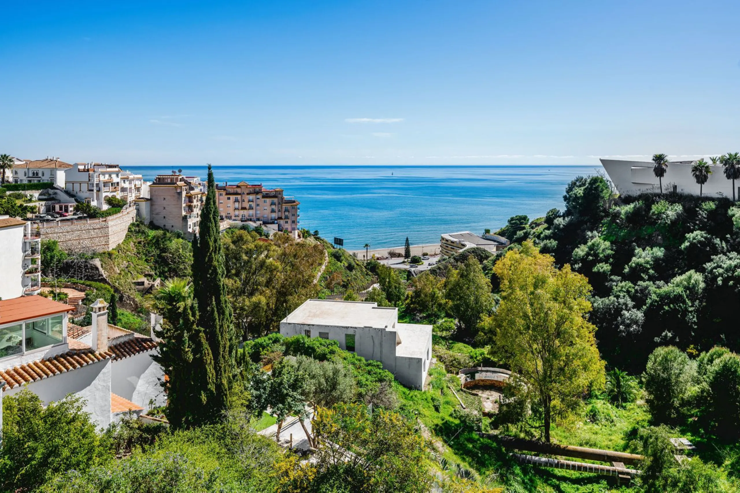 Apartment - Middle Floor Apartment в продаже в Benalmadena, Málaga. В доме 2 спален и 2 ванных комнат. Площадь дома 266 м²