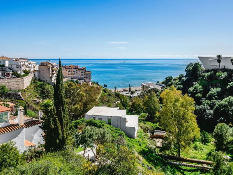 Apartment - Middle Floor Apartment в продаже в Benalmadena, Málaga. В доме 2 спален и 2 ванных комнат. Площадь дома 266 м²