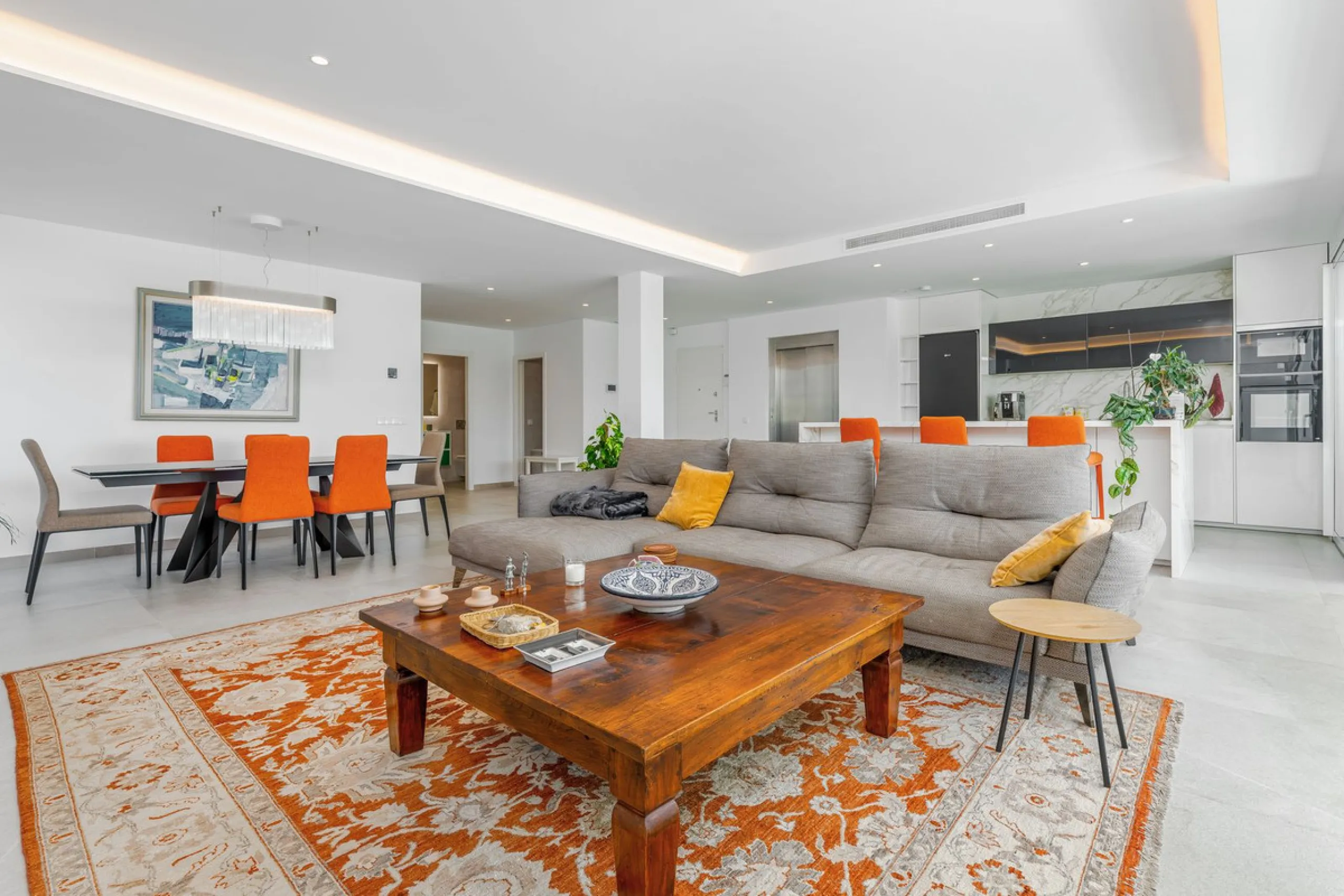 Apartment - Middle Floor Apartment в продаже в Benalmadena, Málaga. В доме 2 спален и 2 ванных комнат. Площадь дома 266 м²
